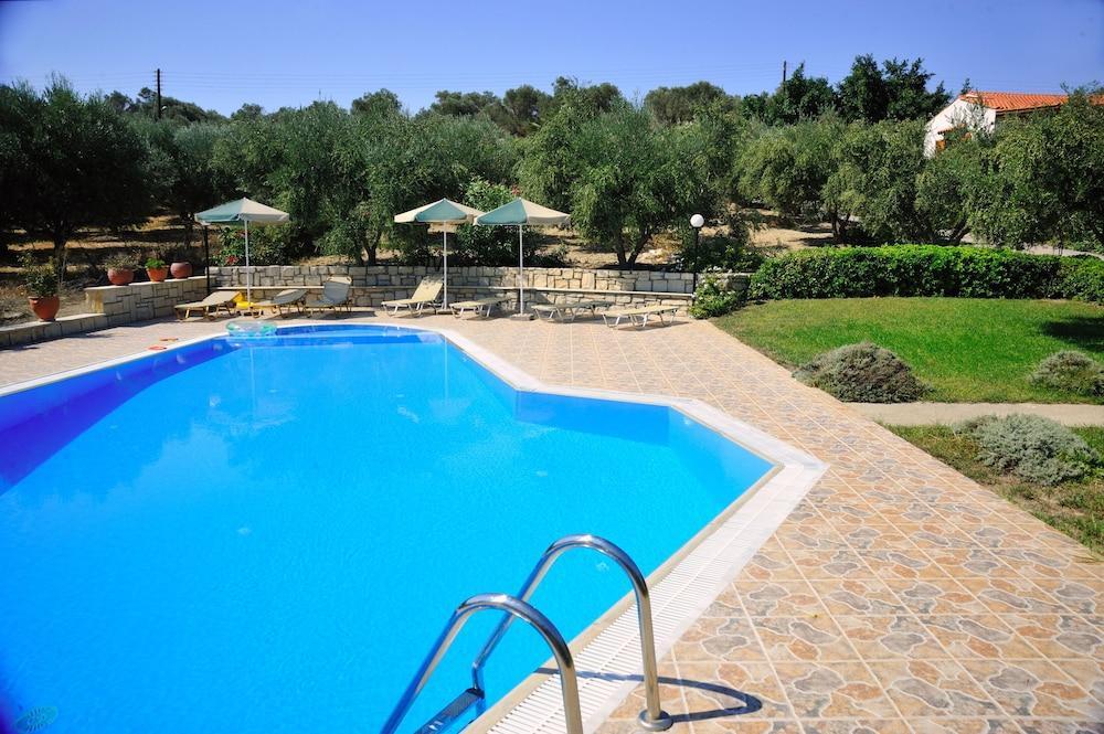Lefkothea Villas With Large Pool, Bbq & Playground Adelianos Kampos Exterior foto