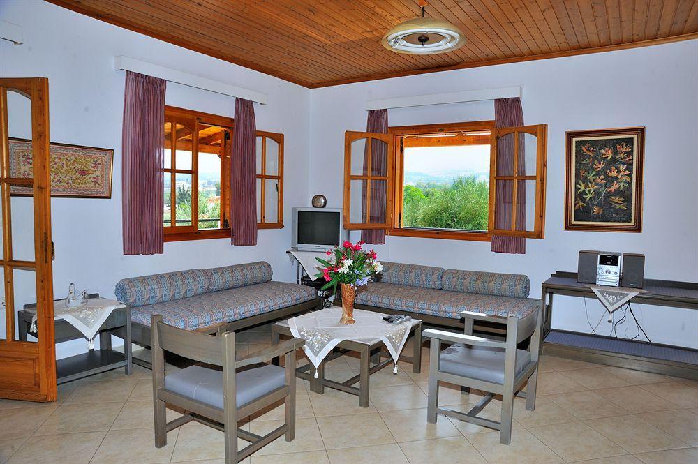 Lefkothea Villas With Large Pool, Bbq & Playground Adelianos Kampos Exterior foto