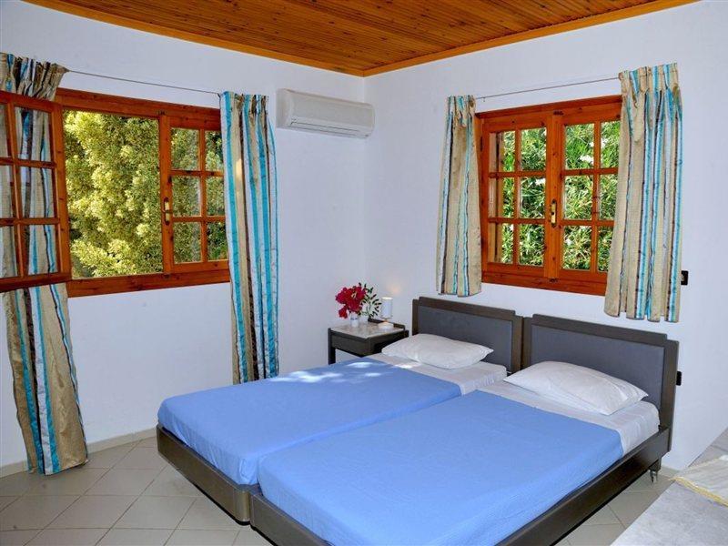 Lefkothea Villas With Large Pool, Bbq & Playground Adelianos Kampos Exterior foto